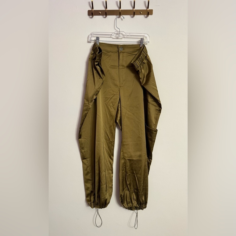 OLD NAVY HIGH WAISTED SATIN JOGGER CARGO PANTS Utility Green NWT Sz 3X - Picture 2 of 6